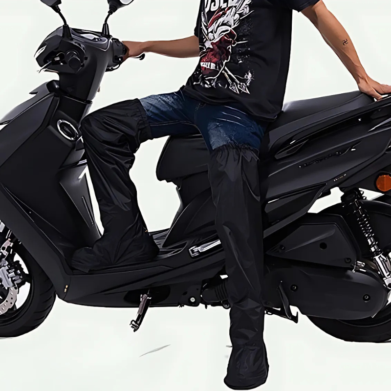 Rain trousers with integrated shoe covers – ideal for cyclists