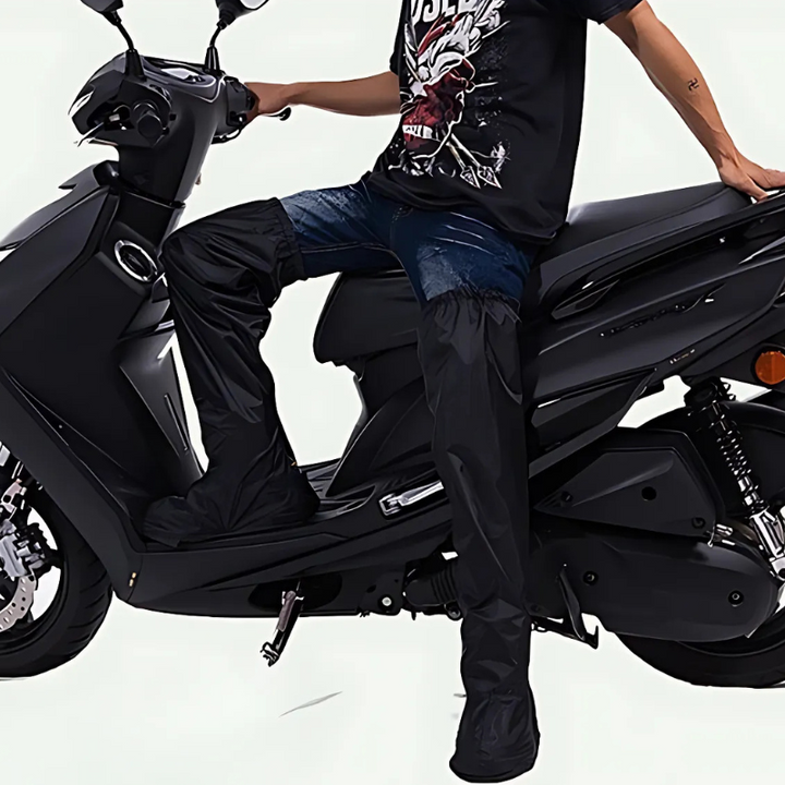 Rain trousers with integrated shoe covers – ideal for cyclists