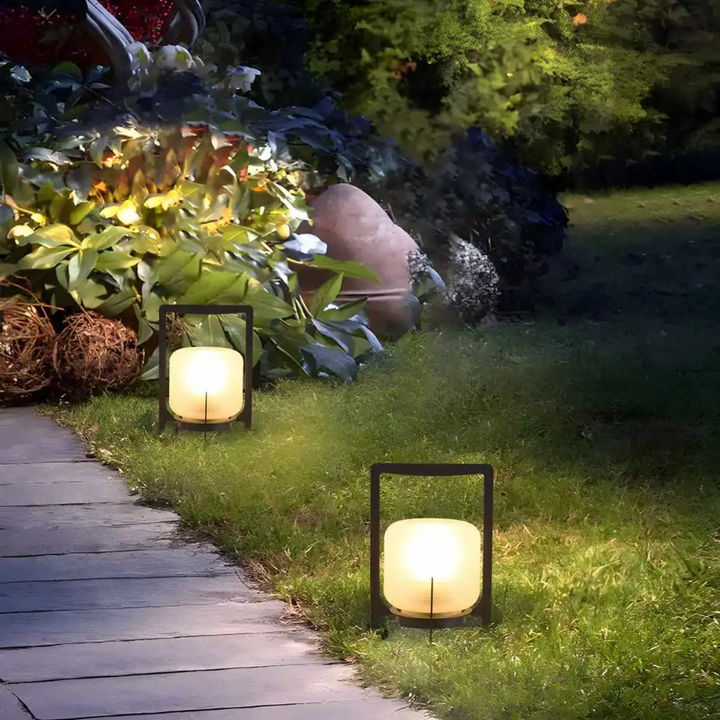 Solar-powered table lamp in lantern style – Sustainable LED lighting for garden &amp; patio