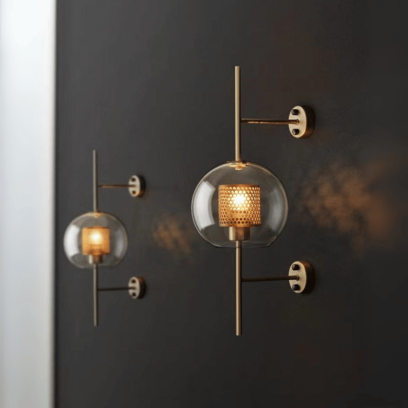 Wall lamp with honeycomb glass globe – Modern design with brass frame