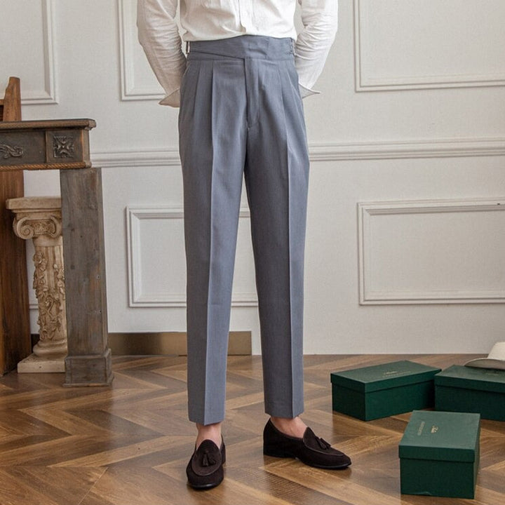 Men's pleated trousers with buckle closure and classic cut