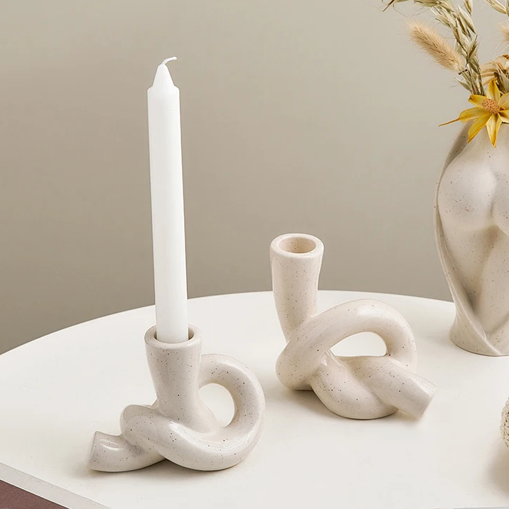 Keramik-Kerzenhalter mit Knotendesign