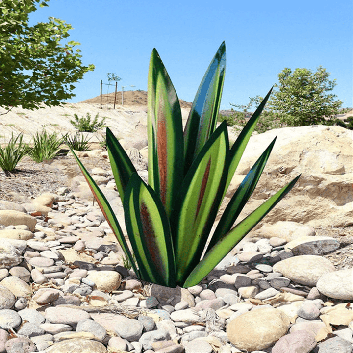 Creative waterproof solar lamp in agave style for garden lighting