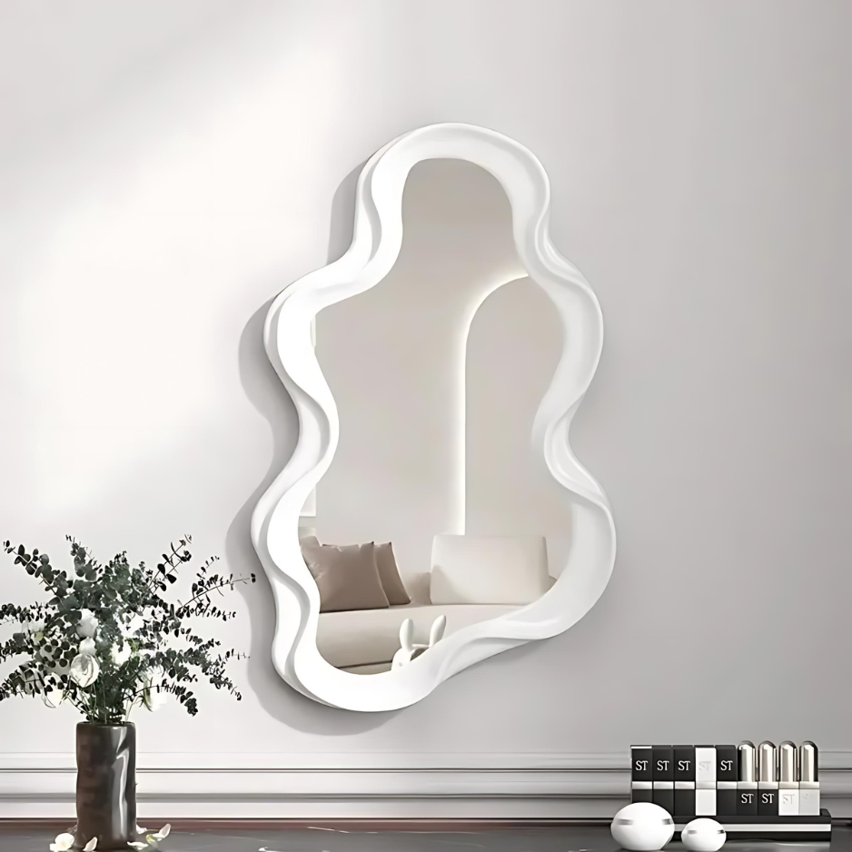 Wall mirror with wavy edge