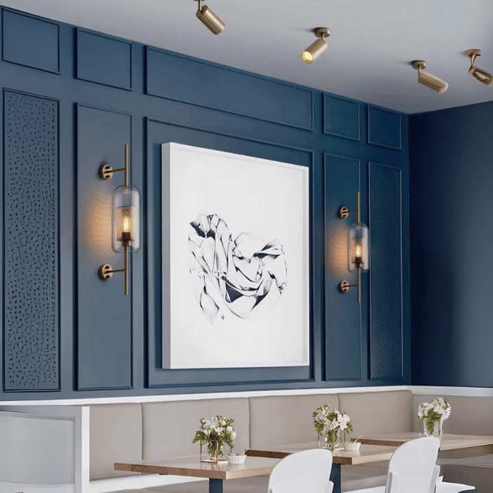 Wall lamp with honeycomb glass globe – Modern design with brass frame