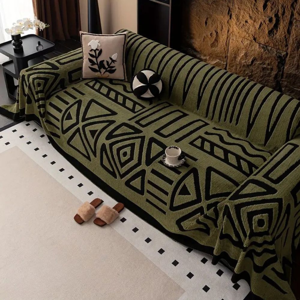Sofa cover with labyrinth pattern – velour throw for modern protection