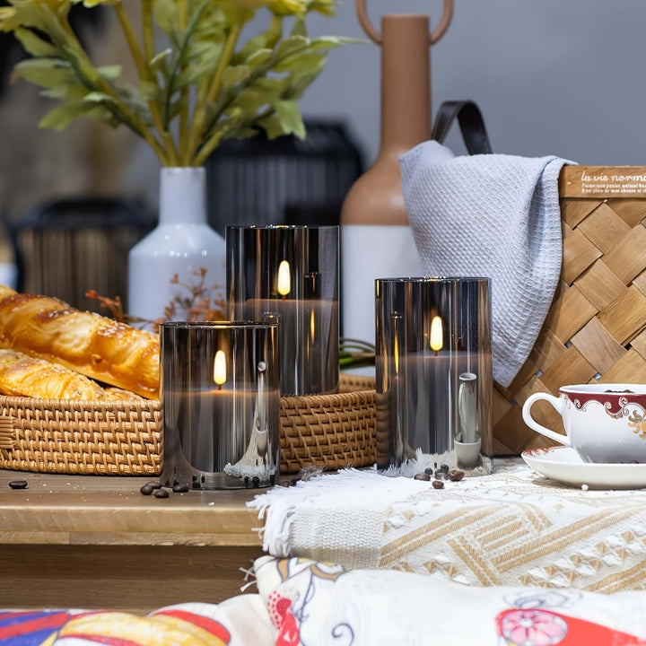 Flameless LED candles with remote control, set of 3.