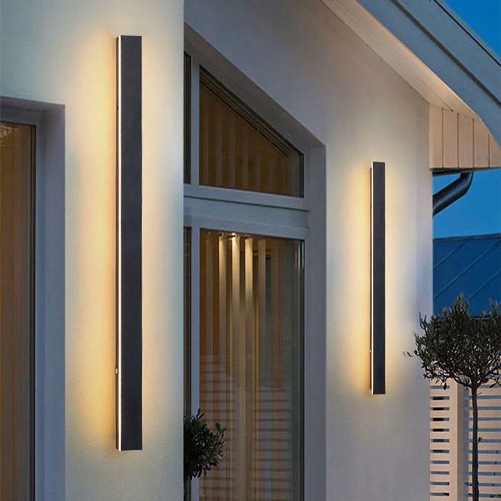 Linear LED outdoor wall light made of metal and acrylic 