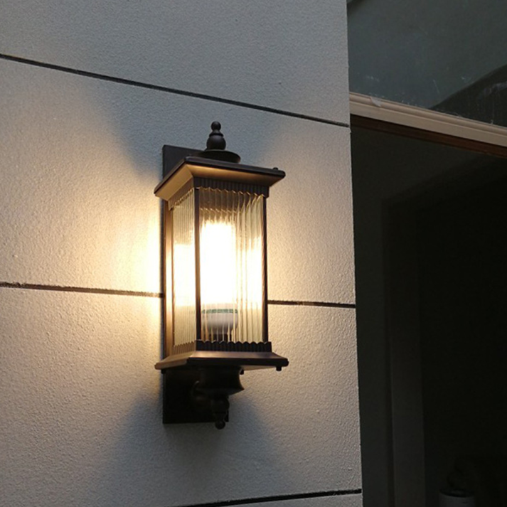 Vintage rectangular weatherproof outdoor wall light in a classic design