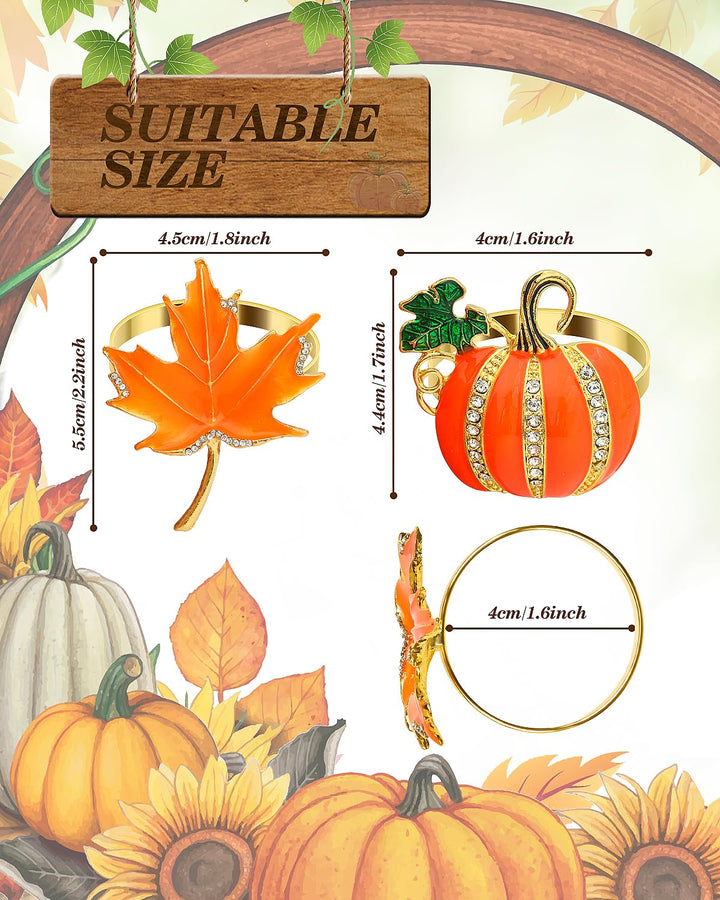 Herbstlich gedeckter Tisch mit orangefarbenen Serviettenringen und Ahornblättern