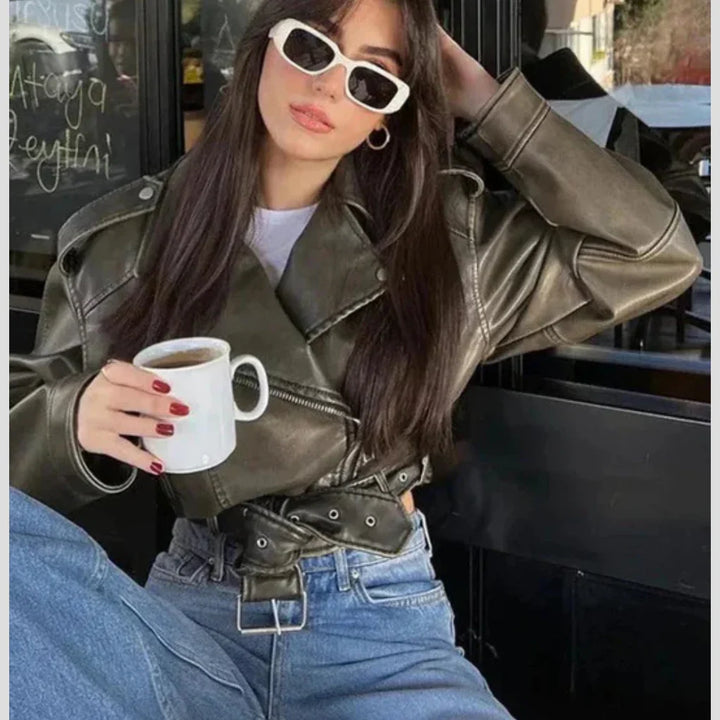 Women's short jacket with belt and tailored cut