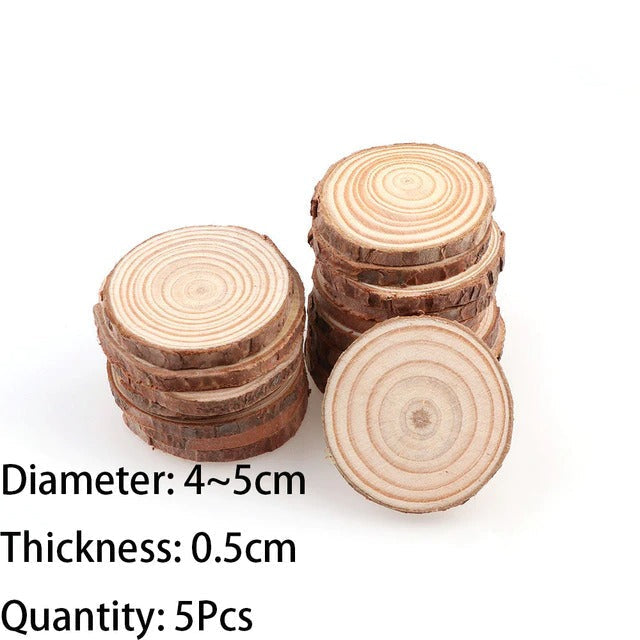Set aus natürlichen Untersetzern aus Holzscheiben