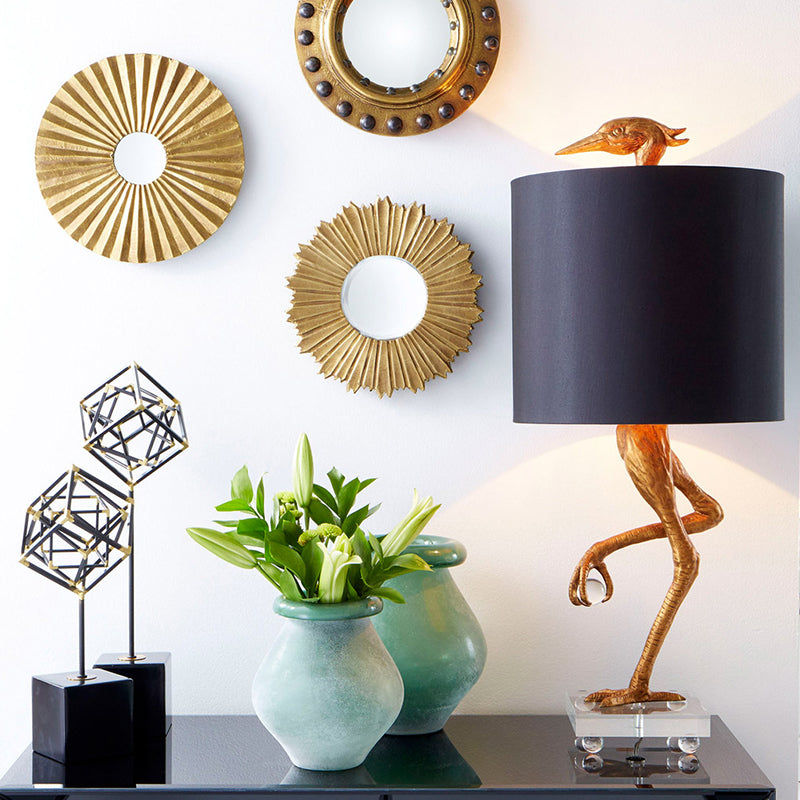 Elegante Nachttischlampe mit Strauß-Design und Stoffschirm