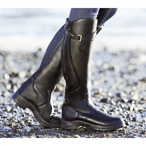 Women's Winter Boots with Classic Design 