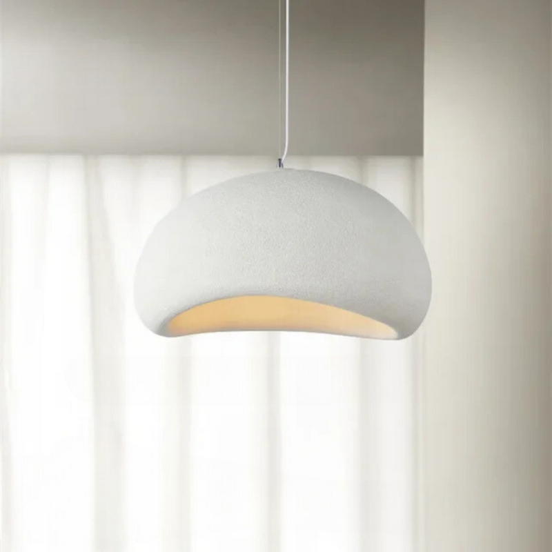 Minimalist pendant light for a tranquil living atmosphere