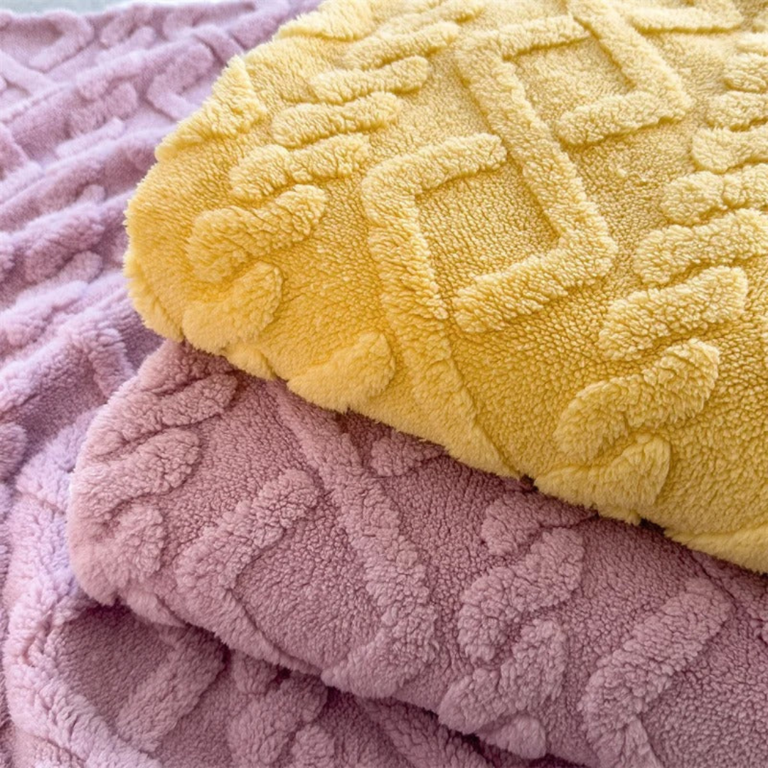 Washable, thick fitted sheet with a soft texture for maximum sleeping comfort