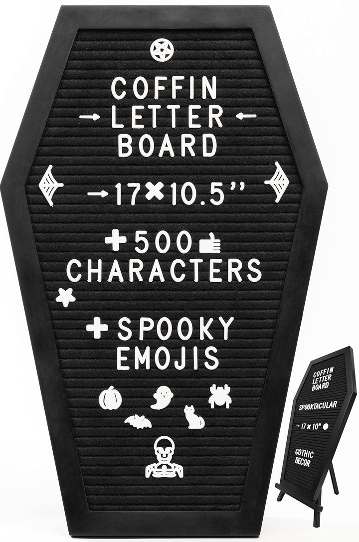Schwarzes Buchstabenbrett in Sargform mit gruseligen und saisonalen Emojis