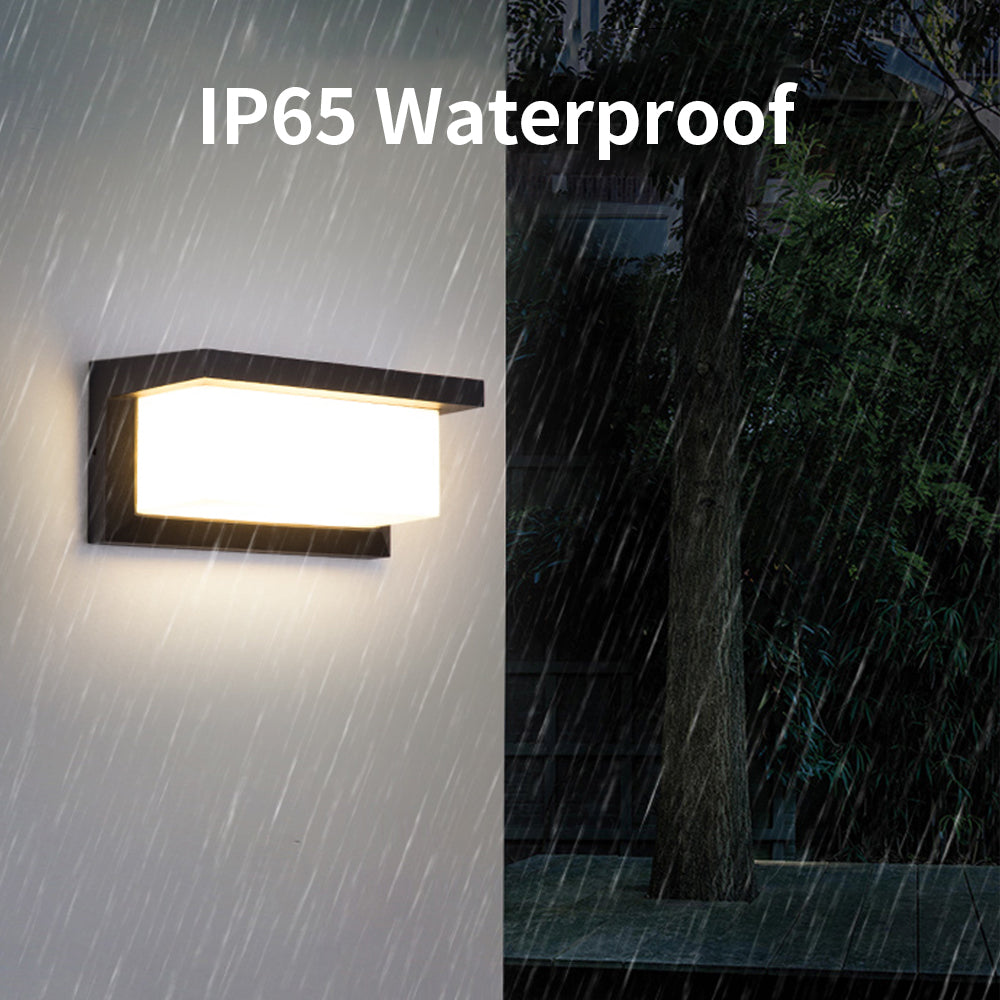 Moderne Wandlampe für draußen aus Aluminium mit wetterfestem Aufbau