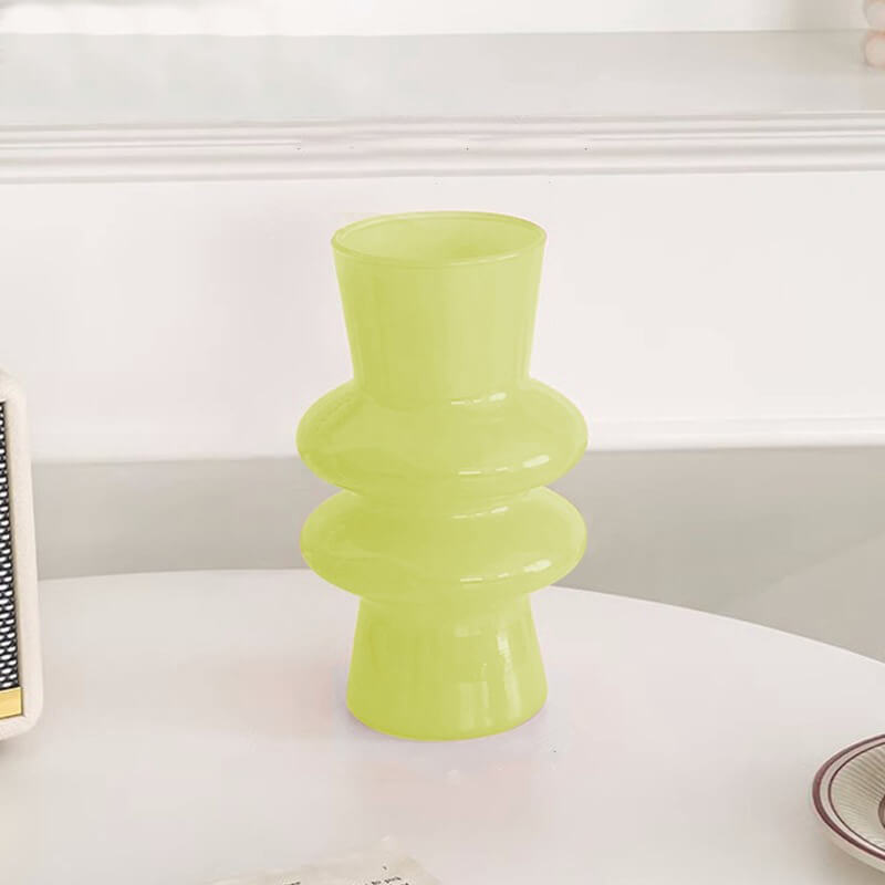 Glasblumenvase mit wellenförmigem Design