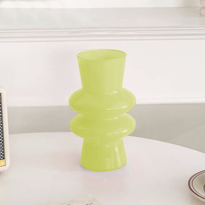 Glasblumenvase mit wellenförmigem Design