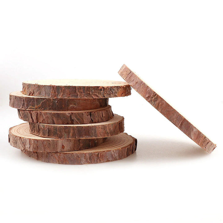 Set aus natürlichen Untersetzern aus Holzscheiben