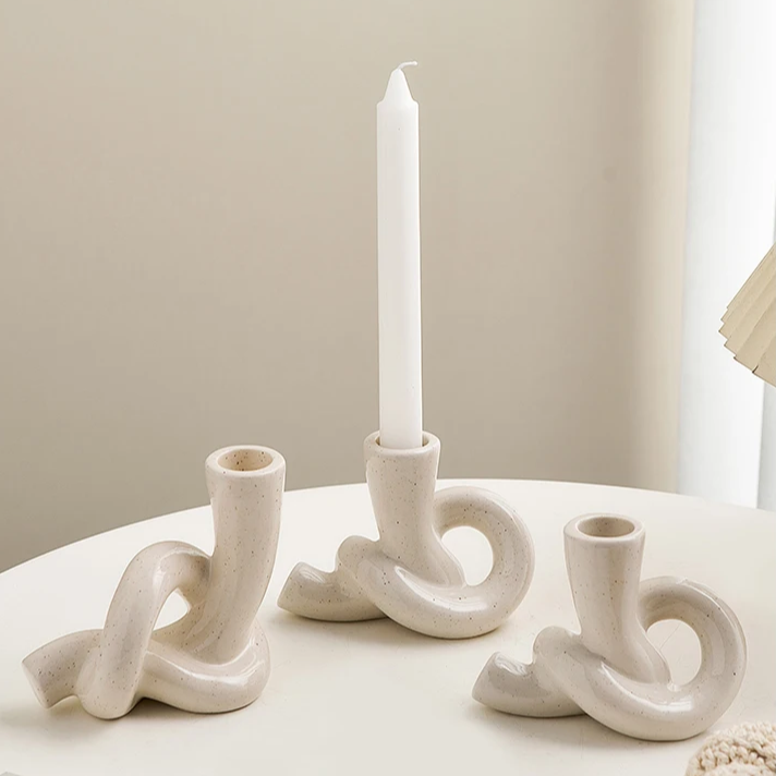Keramik-Kerzenhalter mit Knotendesign