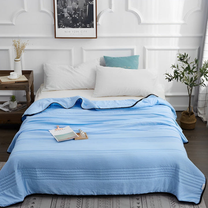 Breathable summer blanket with cooling effect for restful sleep