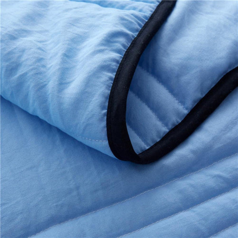 Breathable summer blanket with cooling effect for restful sleep