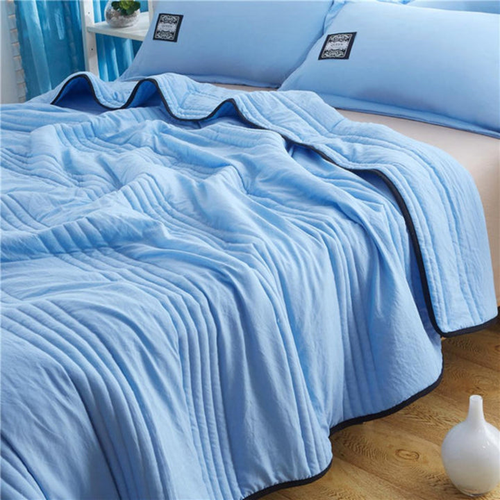 Breathable summer blanket with cooling effect for restful sleep