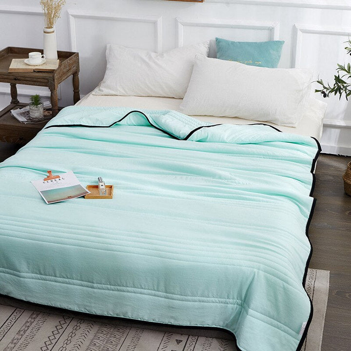 Breathable summer blanket with cooling effect for restful sleep