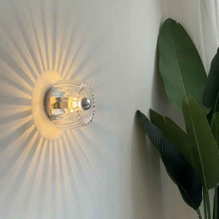 Wavy glass wall lamp in Nordic style – light accent with a beam effect