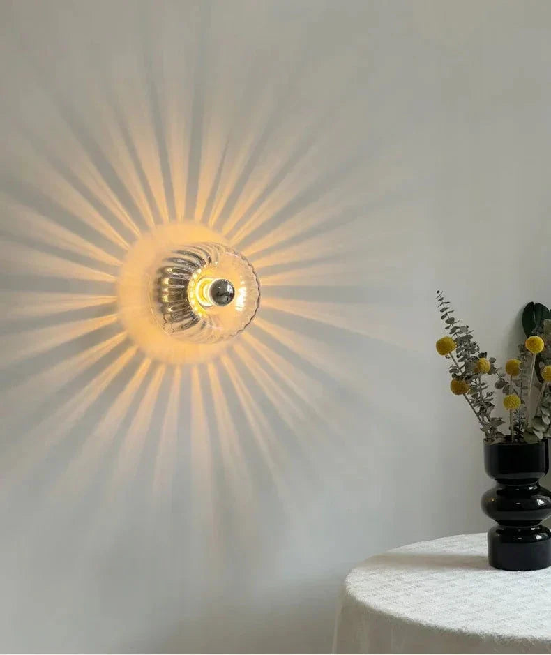 Wavy glass wall lamp in Nordic style – light accent with a beam effect