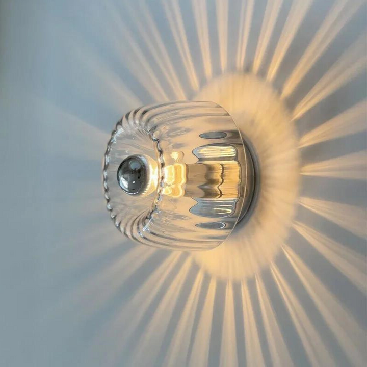Wavy glass wall lamp in Nordic style – light accent with a beam effect