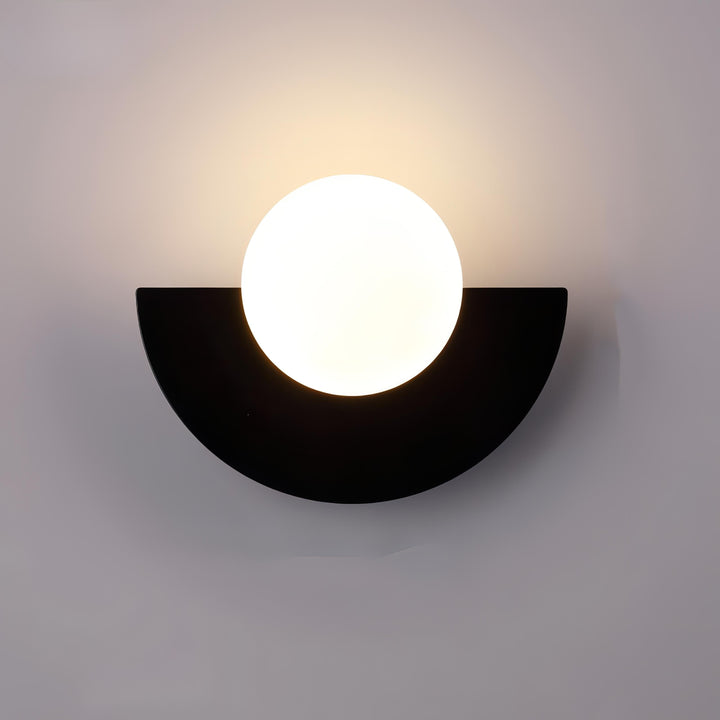 Semicircular LED wall light in Nordic style