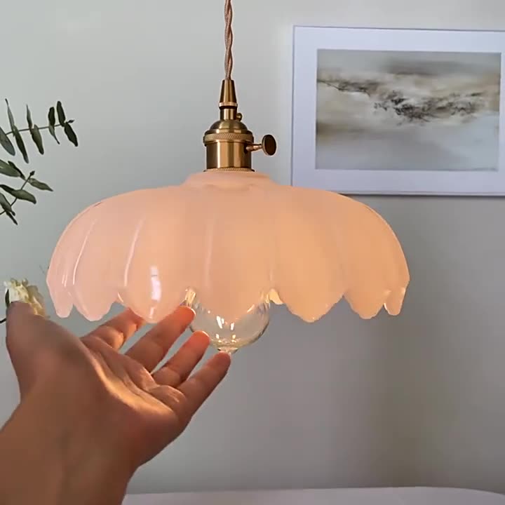 Klassische Pendelleuchte mit Kupfer und Glaskuppel