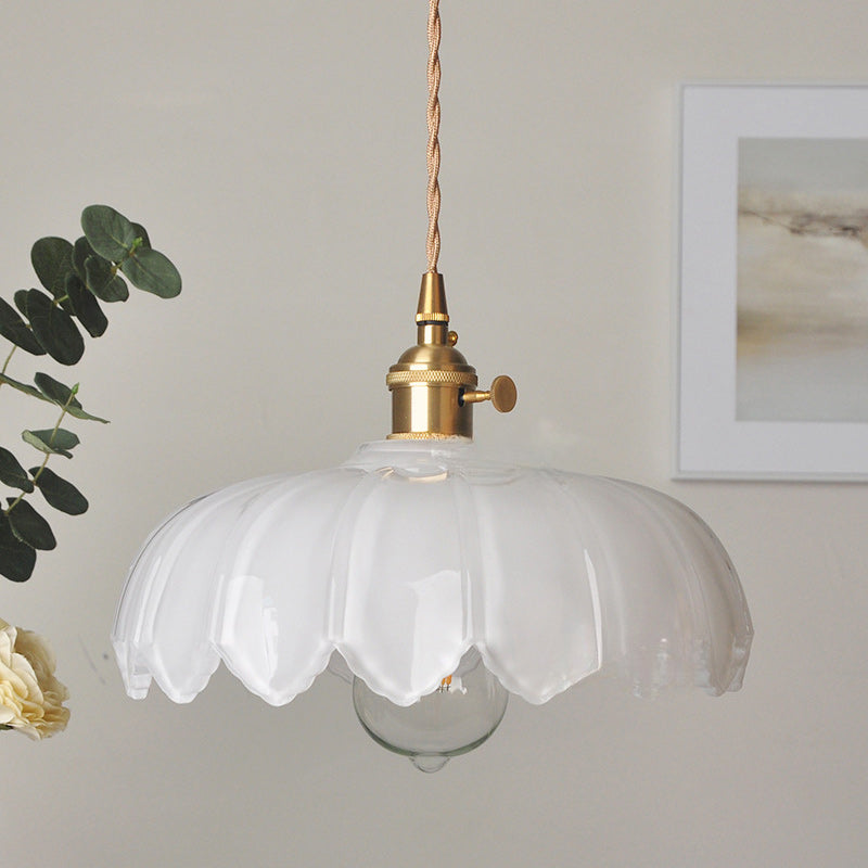 Klassische Pendelleuchte mit Kupfer und Glaskuppel