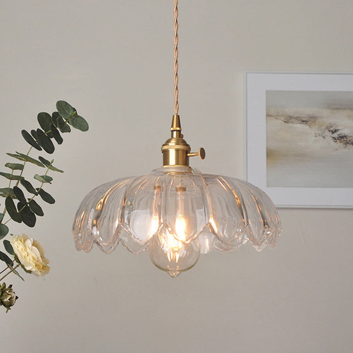 Klassische Pendelleuchte mit Kupfer und Glaskuppel