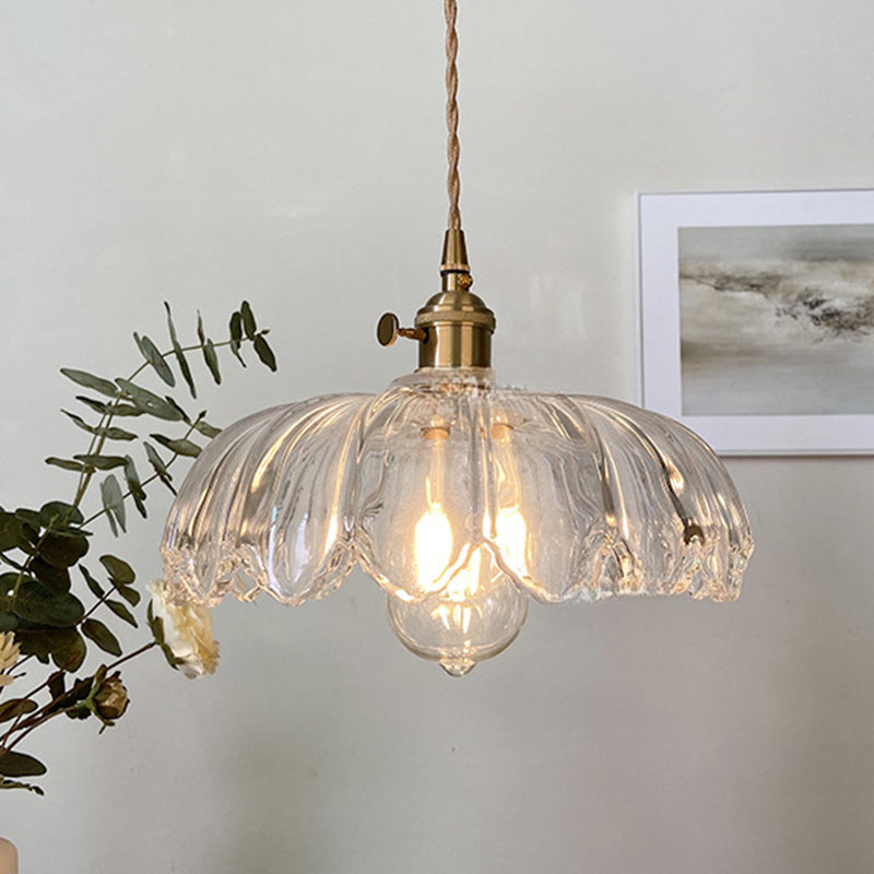 Klassische Pendelleuchte mit Kupfer und Glaskuppel