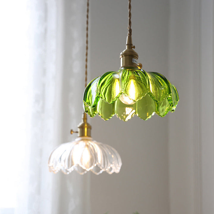 Klassische Pendelleuchte mit Kupfer und Glaskuppel