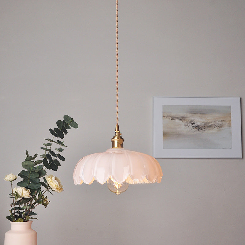 Klassische Pendelleuchte mit Kupfer und Glaskuppel