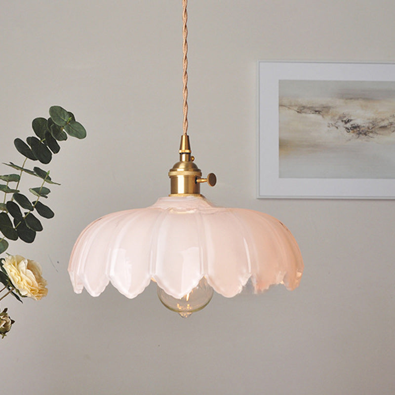 Klassische Pendelleuchte mit Kupfer und Glaskuppel