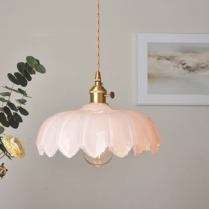 Klassische Pendelleuchte mit Kupfer und Glaskuppel