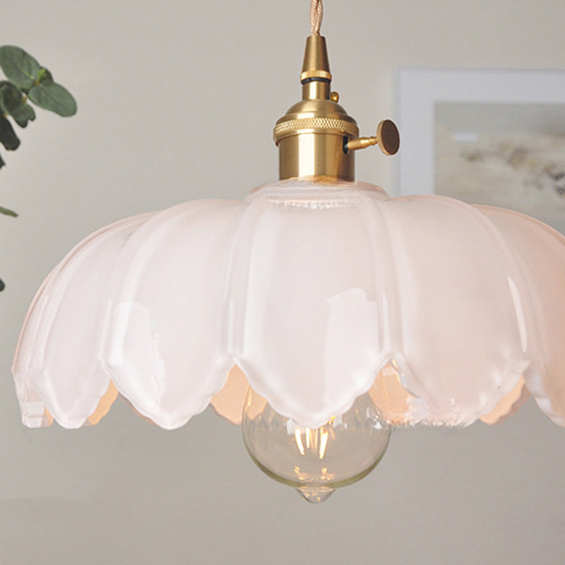 Klassische Pendelleuchte mit Kupfer und Glaskuppel