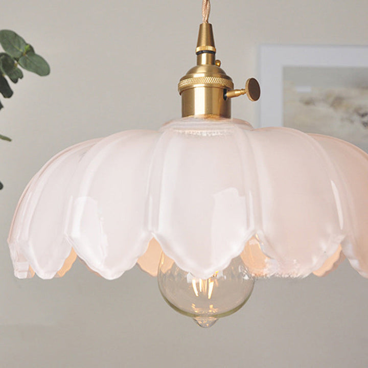 Klassische Pendelleuchte mit Kupfer und Glaskuppel