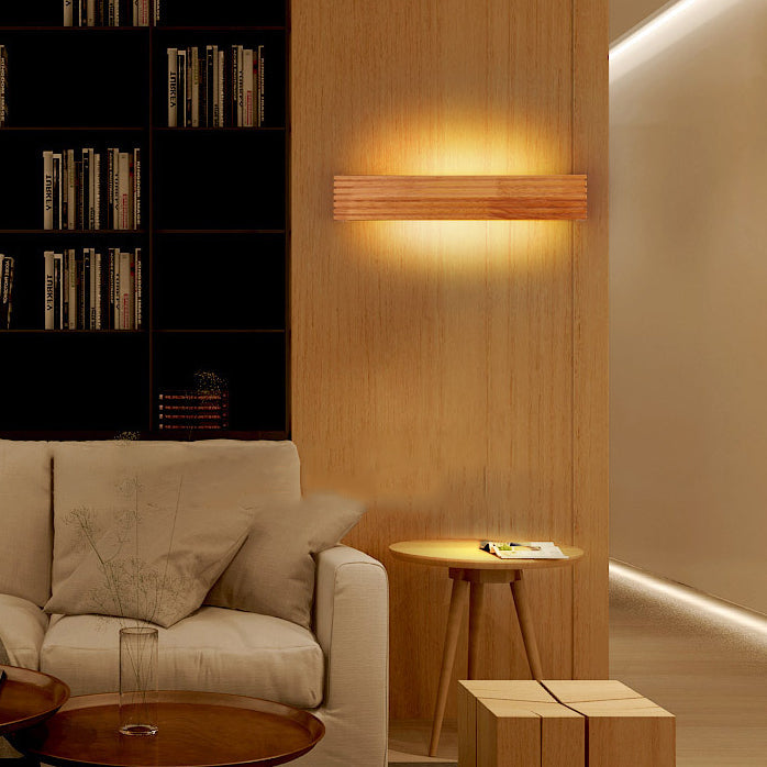 Rechteckige LED Wandleuchte aus Holz und Acryl im minimalistischen Design