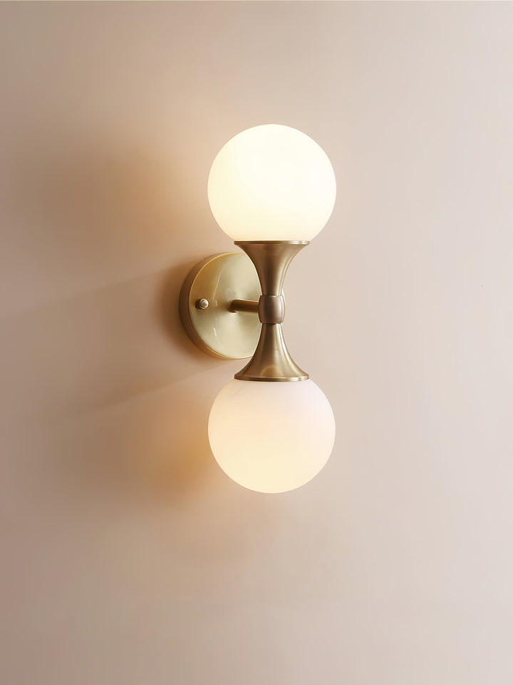 Vintage-style wall lamp made of glass and metal