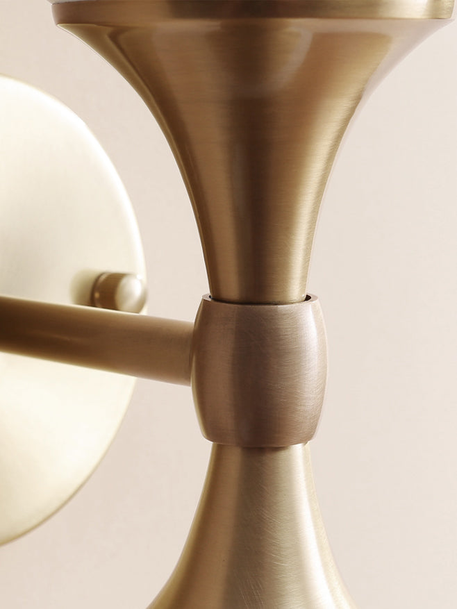 Vintage-style wall lamp made of glass and metal