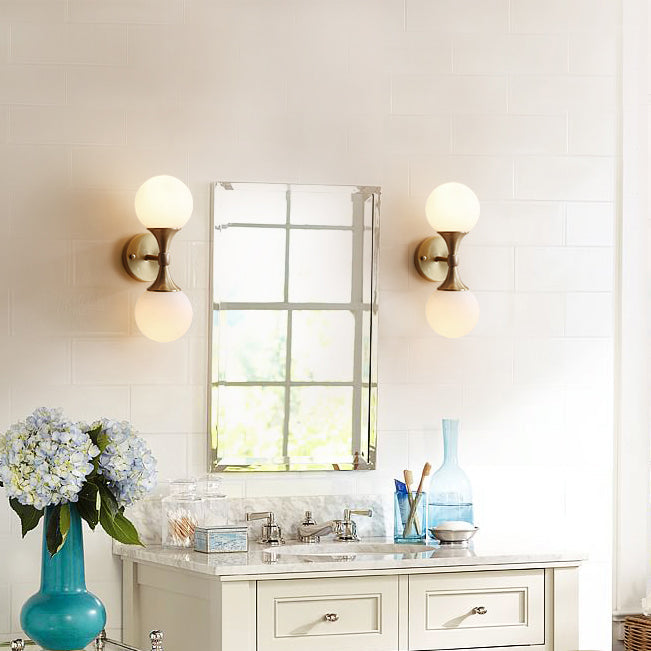 Vintage-style wall lamp made of glass and metal