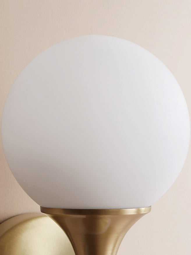 Vintage-style wall lamp made of glass and metal