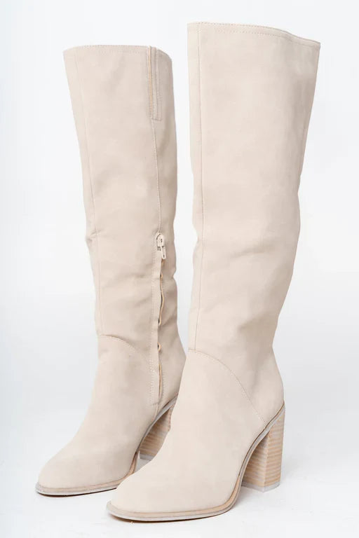 Women's boots with an elegant cut and timeless style